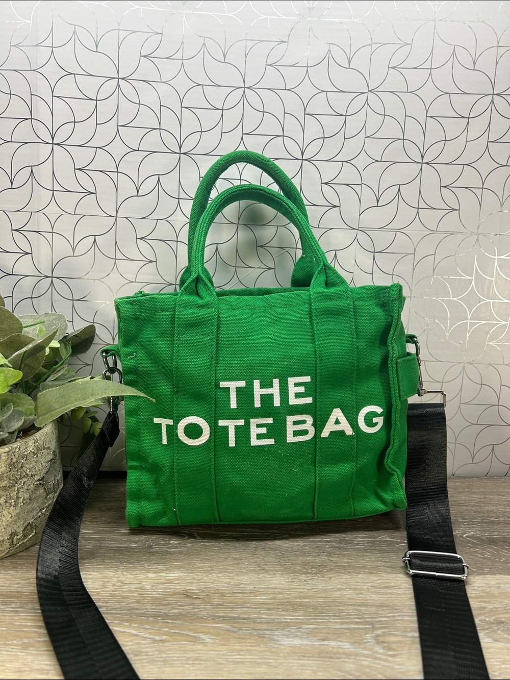The Tote Bag Green Canvas Tote Bag with Interior Zip Pocket - Picture 1 of 5
